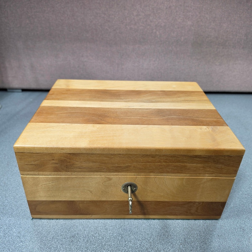Wooden Cigar Humidor Large Brown Good Striped Key Lock Tray